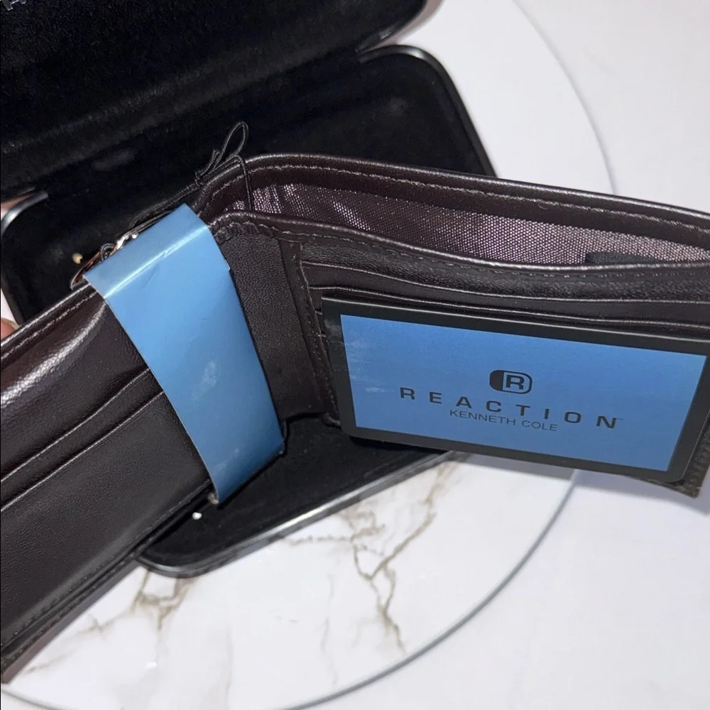 Kenneth Cole Reaction Dark Brown Wallet and Keychain Set